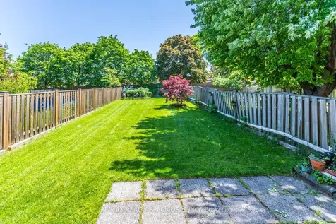 840 Messenger Meadow Drive Mississauga ON L5C 3T2