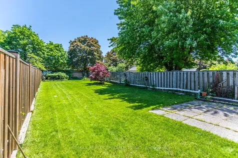 840 Messenger Meadow Drive Mississauga ON L5C 3T2