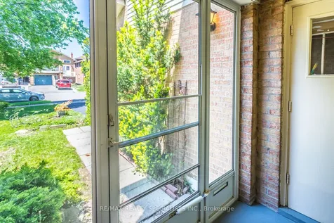 840 Messenger Meadow Drive Mississauga ON L5C 3T2
