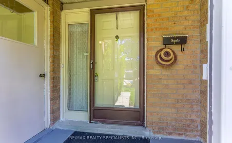 840 Messenger Meadow Drive Mississauga ON L5C 3T2