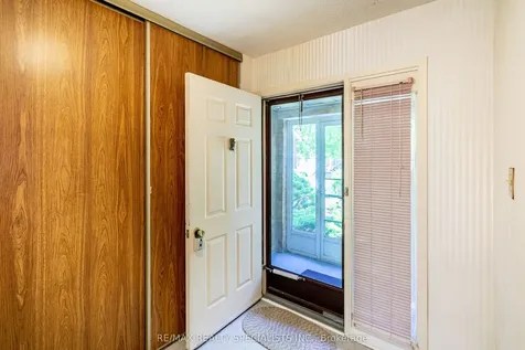 840 Messenger Meadow Drive Mississauga ON L5C 3T2