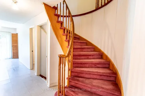 840 Messenger Meadow Drive Mississauga ON L5C 3T2