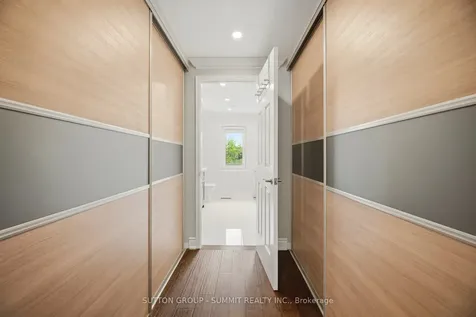 4127 Colonial Drive Mississauga ON L5L 4E8