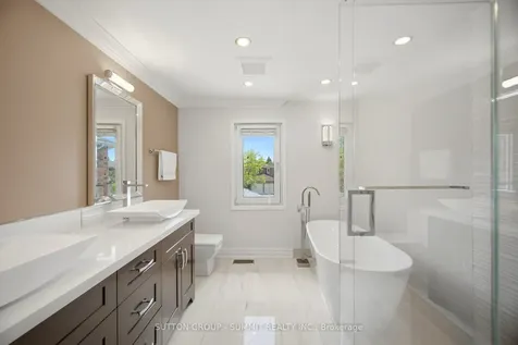 4127 Colonial Drive Mississauga ON L5L 4E8