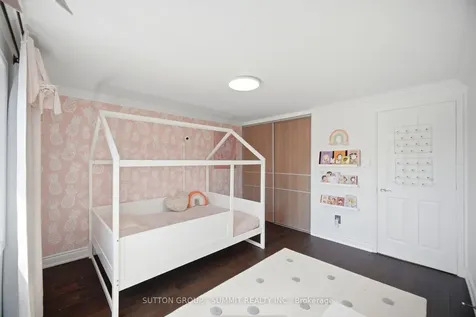 4127 Colonial Drive Mississauga ON L5L 4E8