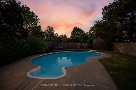 4127 Colonial Drive Mississauga ON L5L 4E8