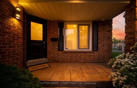 4127 Colonial Drive Mississauga ON L5L 4E8