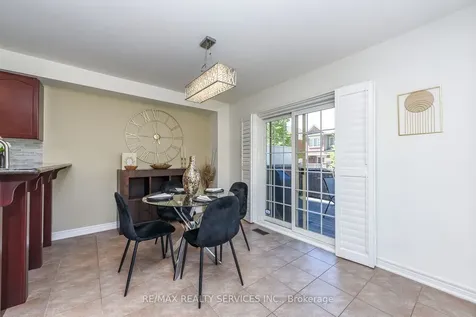 15 Peach Drive S Brampton ON L6R 0W5