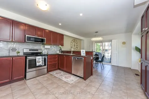 15 Peach Drive S Brampton ON L6R 0W5