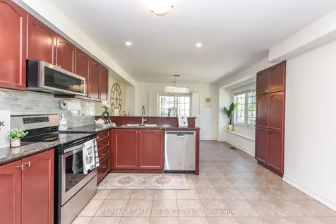 15 Peach Drive S Brampton ON L6R 0W5