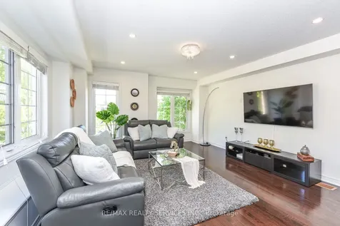 15 Peach Drive S Brampton ON L6R 0W5