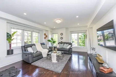 15 Peach Drive S Brampton ON L6R 0W5