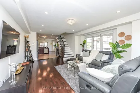 15 Peach Drive S Brampton ON L6R 0W5