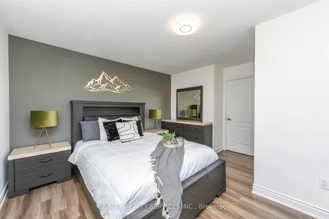 15 Peach Drive S Brampton ON L6R 0W5