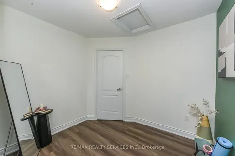 15 Peach Drive S Brampton ON L6R 0W5