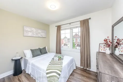 15 Peach Drive S Brampton ON L6R 0W5