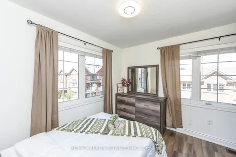 15 Peach Drive S Brampton ON L6R 0W5