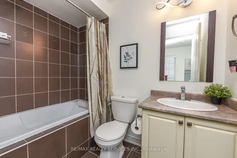 15 Peach Drive S Brampton ON L6R 0W5