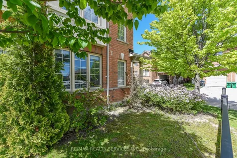 15 Peach Drive S Brampton ON L6R 0W5