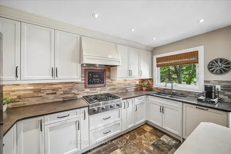 1053 Old Oak Drive Oakville ON L6M 3K5