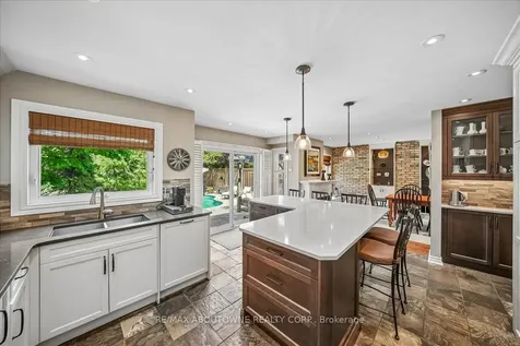 1053 Old Oak Drive Oakville ON L6M 3K5