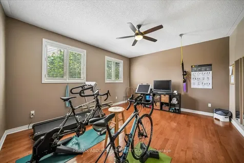 1053 Old Oak Drive Oakville ON L6M 3K5