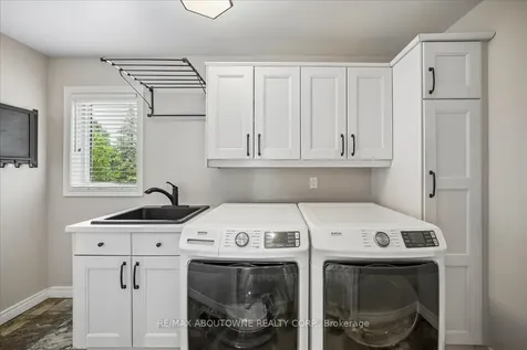 1053 Old Oak Drive Oakville ON L6M 3K5