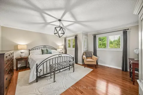 1053 Old Oak Drive Oakville ON L6M 3K5