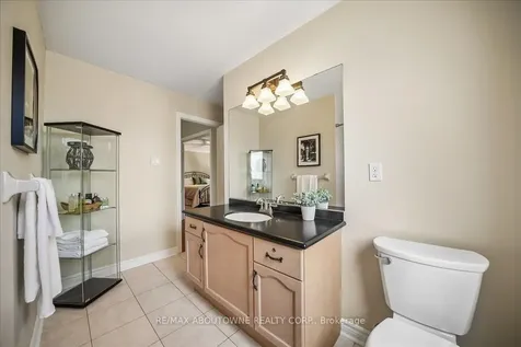 1053 Old Oak Drive Oakville ON L6M 3K5
