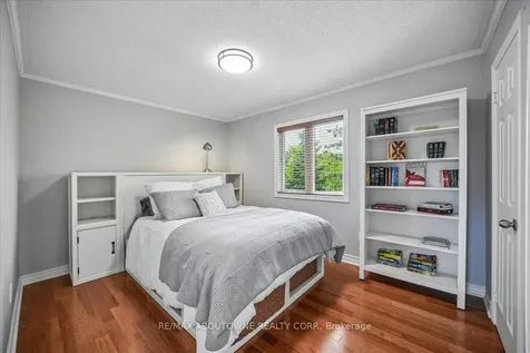1053 Old Oak Drive Oakville ON L6M 3K5