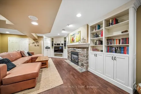 1053 Old Oak Drive Oakville ON L6M 3K5