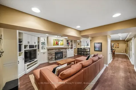 1053 Old Oak Drive Oakville ON L6M 3K5