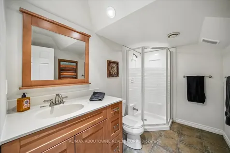 1053 Old Oak Drive Oakville ON L6M 3K5