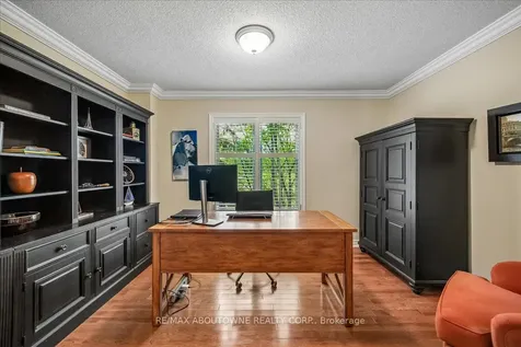 1053 Old Oak Drive Oakville ON L6M 3K5