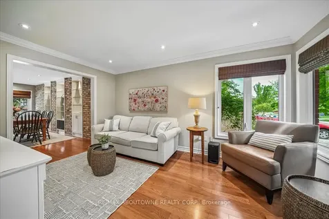 1053 Old Oak Drive Oakville ON L6M 3K5