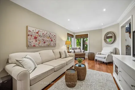 1053 Old Oak Drive Oakville ON L6M 3K5