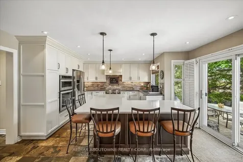 1053 Old Oak Drive Oakville ON L6M 3K5