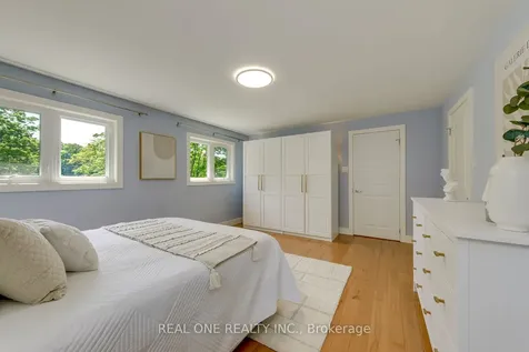 165 Arichat Road Oakville ON L6J 5N5