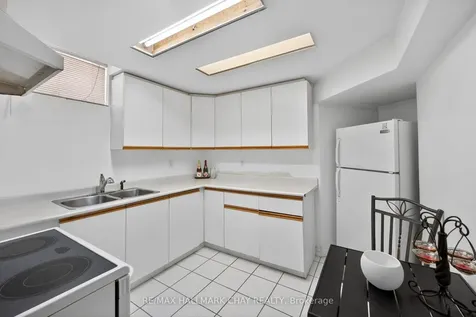 72 Ravenscliffe Court Brampton ON L6X 4N9