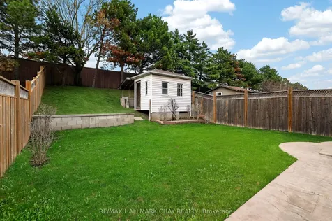72 Ravenscliffe Court Brampton ON L6X 4N9