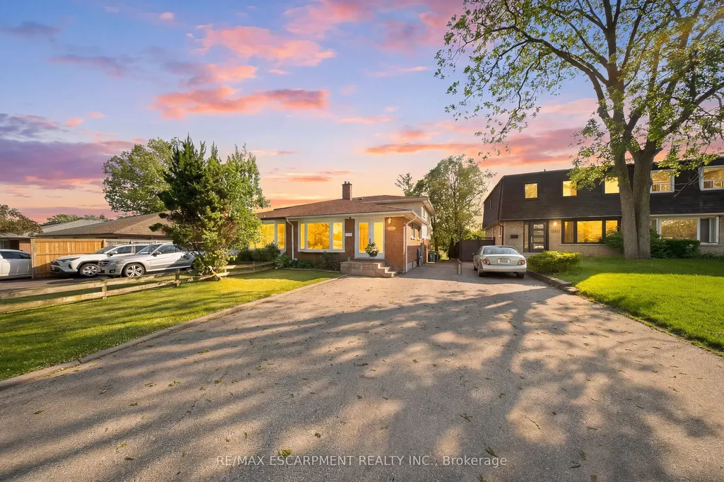 1251 Fairdale Drive Mississauga ON L5C 1K3