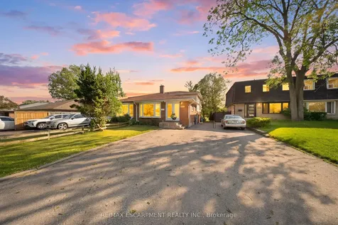 1251 Fairdale Drive Mississauga ON L5C 1K3