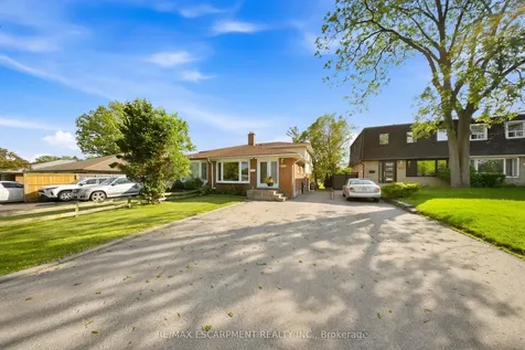 1251 Fairdale Drive Mississauga ON L5C 1K3