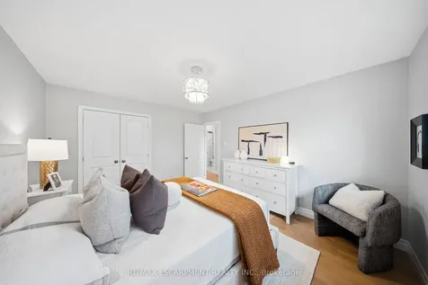 1251 Fairdale Drive Mississauga ON L5C 1K3