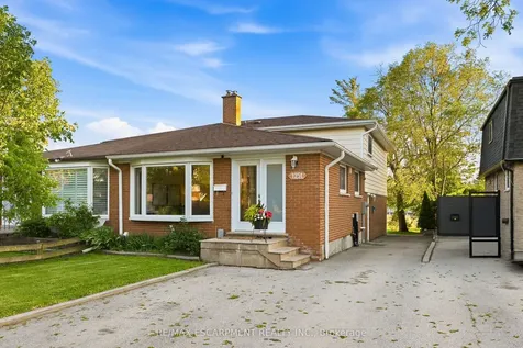 1251 Fairdale Drive Mississauga ON L5C 1K3
