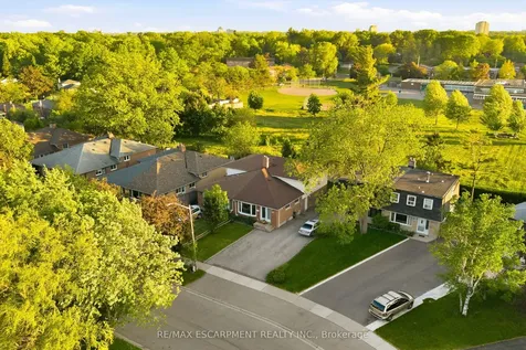 1251 Fairdale Drive Mississauga ON L5C 1K3