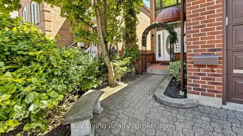 4251 Lastrada Heights Mississauga ON L5C 3V1