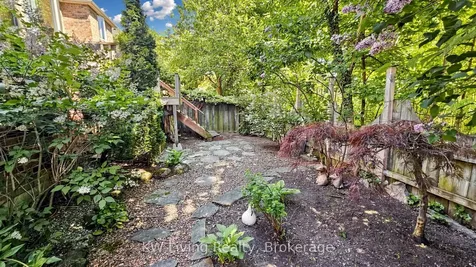 4251 Lastrada Heights Mississauga ON L5C 3V1