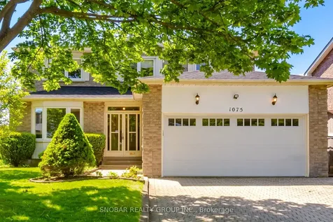 1075 Rowan Court Mississauga ON L4W 3M7