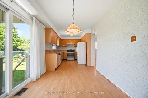1075 Rowan Court Mississauga ON L4W 3M7